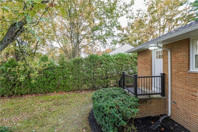 7731 Mccreary Road, Seven Hills, OH 44131