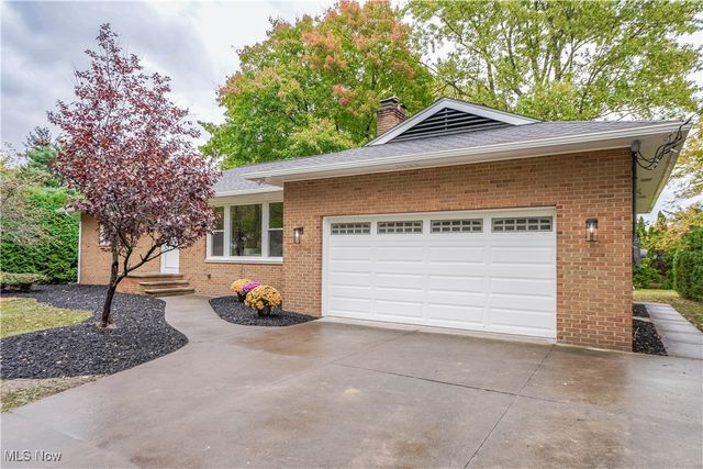 7731 Mccreary Road, Seven Hills, OH 44131