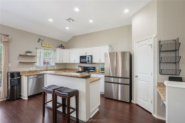 5274 Sagewood Drive, College Station, TX 77845