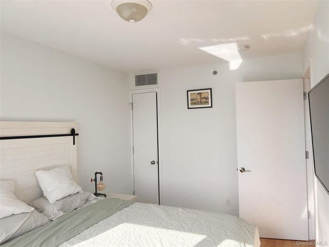 15815 Union Turnpike 402N, Fresh Meadows, NY 11366