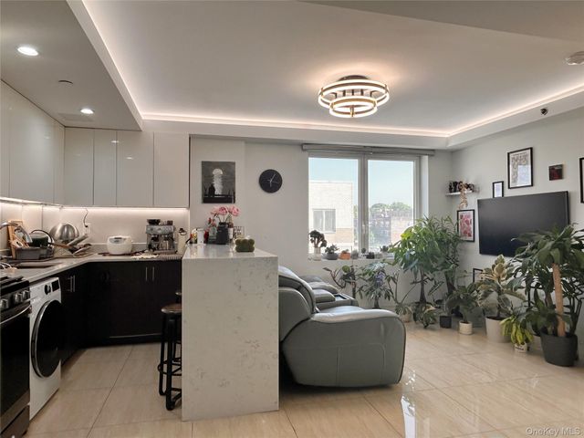 15815 Union Turnpike 402N, Fresh Meadows, NY 11366