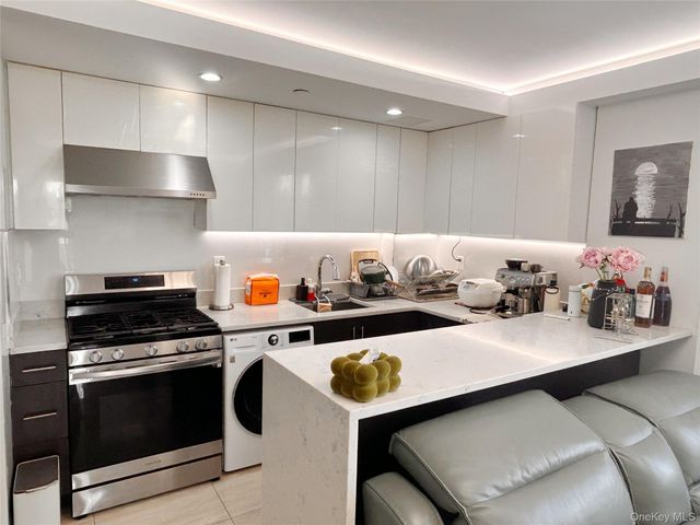 15815 Union Turnpike 402N, Fresh Meadows, NY 11366