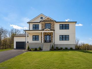 9 Emerald Dr, Hardyston Twp., NJ 07419