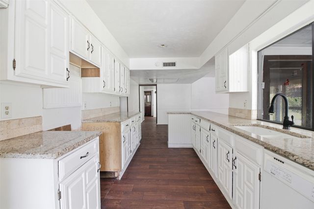 2604 Woodside Drive, Arlington, TX 76016