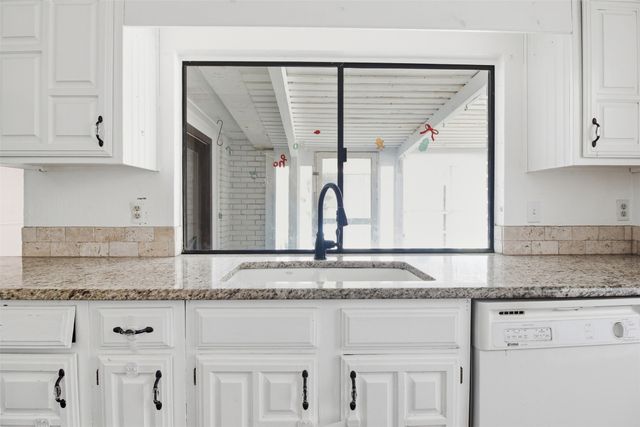 2604 Woodside Drive, Arlington, TX 76016