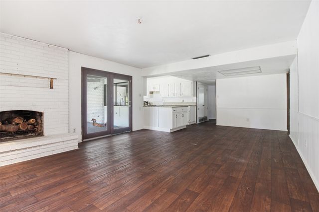 2604 Woodside Drive, Arlington, TX 76016
