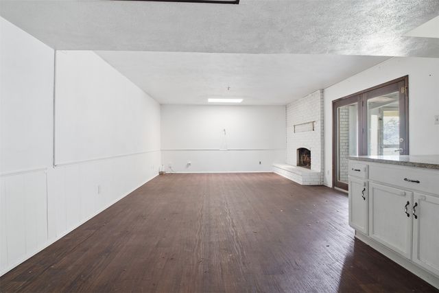 2604 Woodside Drive, Arlington, TX 76016