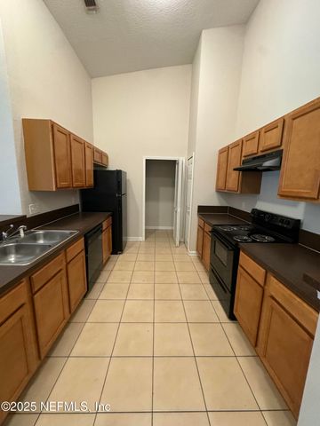 3640 KIRKPATRICK Circle 12, Jacksonville, FL 32210