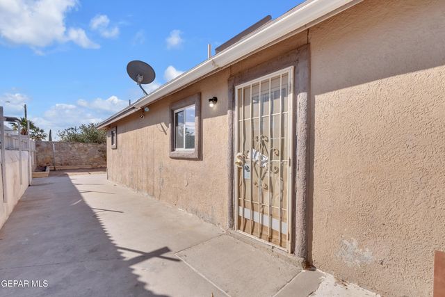12352 Tierra Azteca Drive, El Paso, TX 79938