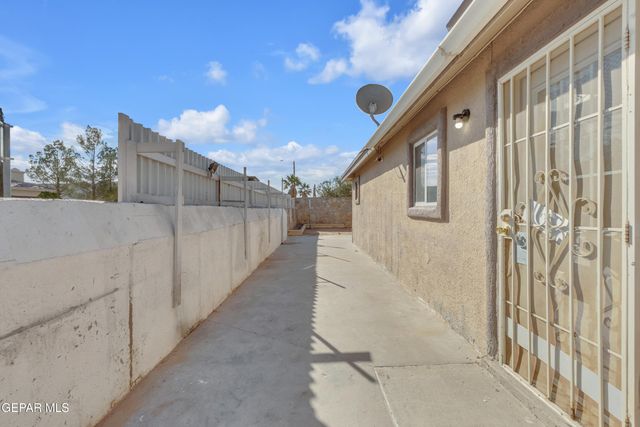 12352 Tierra Azteca Drive, El Paso, TX 79938