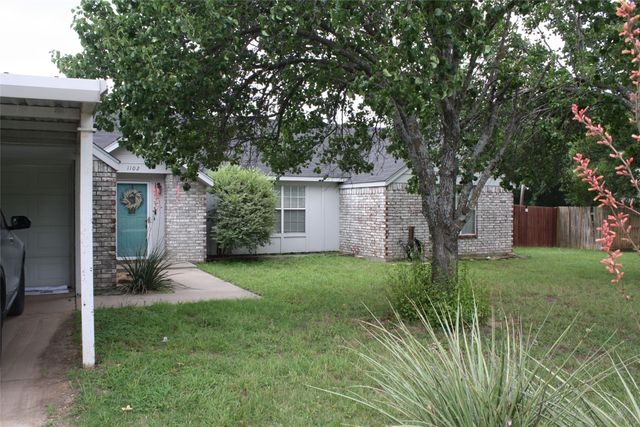 1102 Zahara Street, Bowie, TX 76230