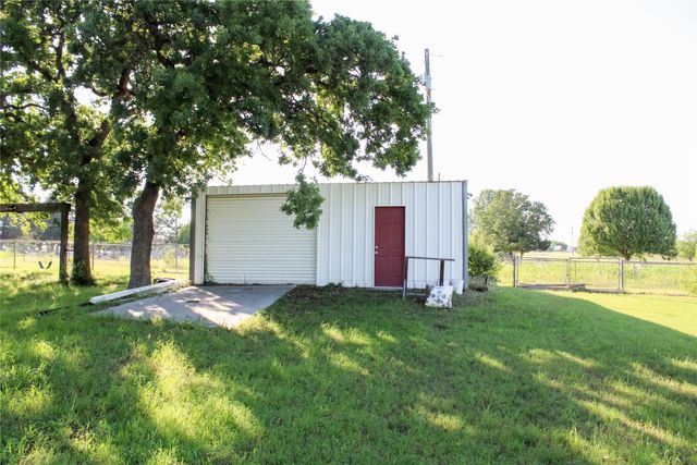 1102 Zahara Street, Bowie, TX 76230