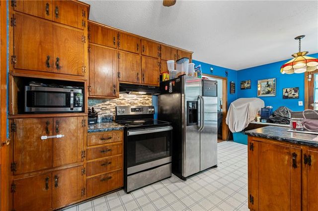 1223 N Pleasant Street, Independence, MO 64050