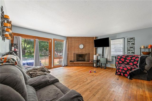 1223 N Pleasant Street, Independence, MO 64050