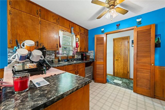 1223 N Pleasant Street, Independence, MO 64050