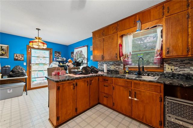 1223 N Pleasant Street, Independence, MO 64050