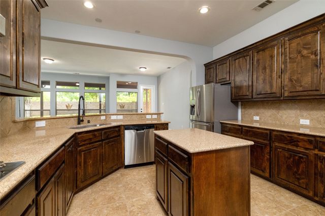 305 Dorset Court, Roanoke, TX 76262