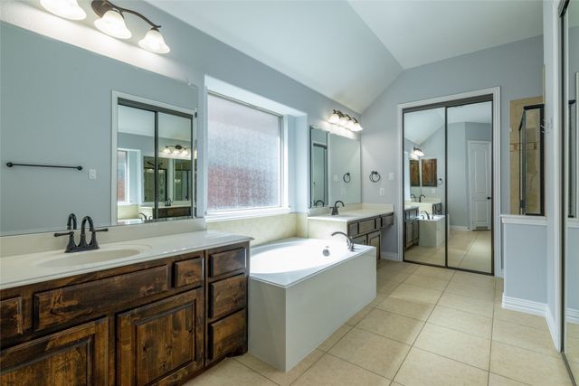 305 Dorset Court, Roanoke, TX 76262