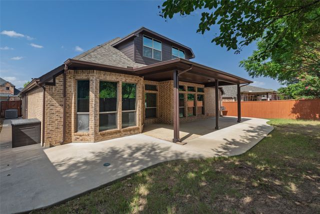 305 Dorset Court, Roanoke, TX 76262