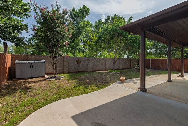 305 Dorset Court, Roanoke, TX 76262