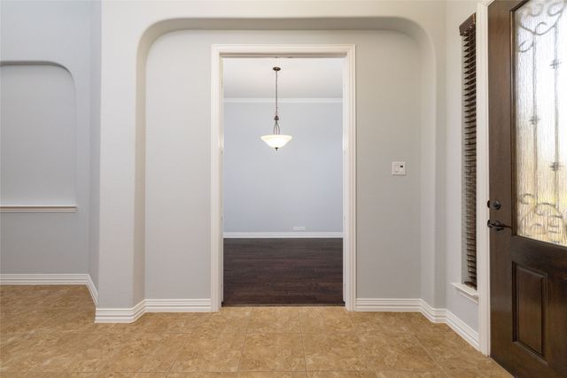 305 Dorset Court, Roanoke, TX 76262