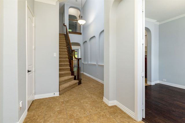 305 Dorset Court, Roanoke, TX 76262