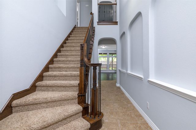 305 Dorset Court, Roanoke, TX 76262