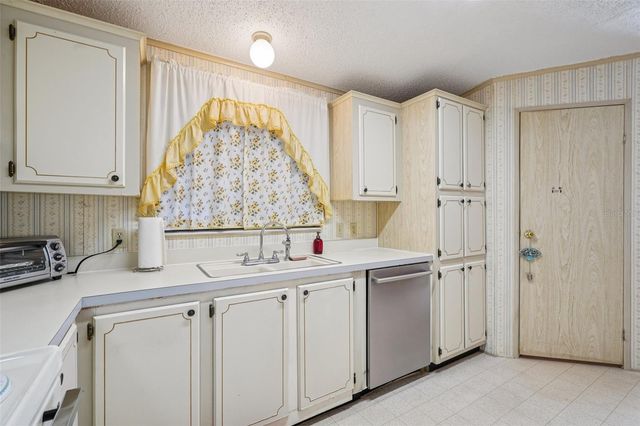 8625 SILVER TRAIL, Leesburg, FL 34788