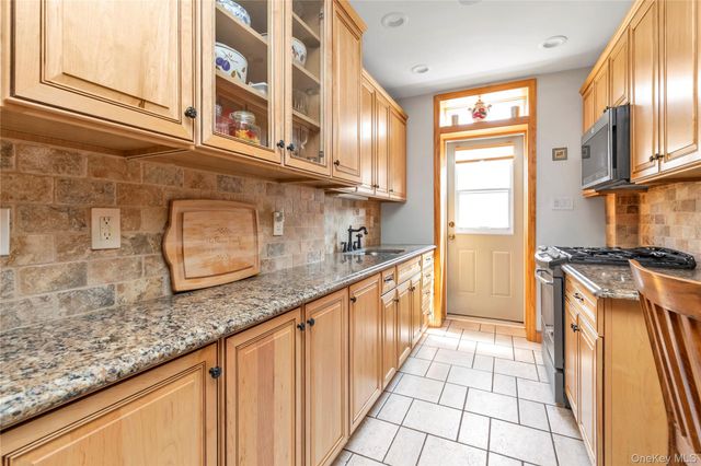 71-27 68th Street, Glendale, NY 11385