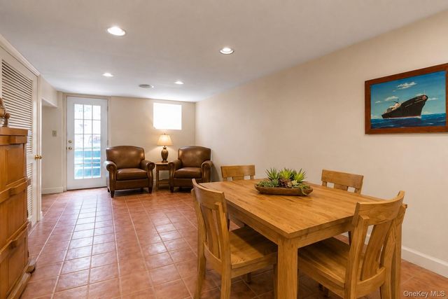 71-27 68th Street, Glendale, NY 11385