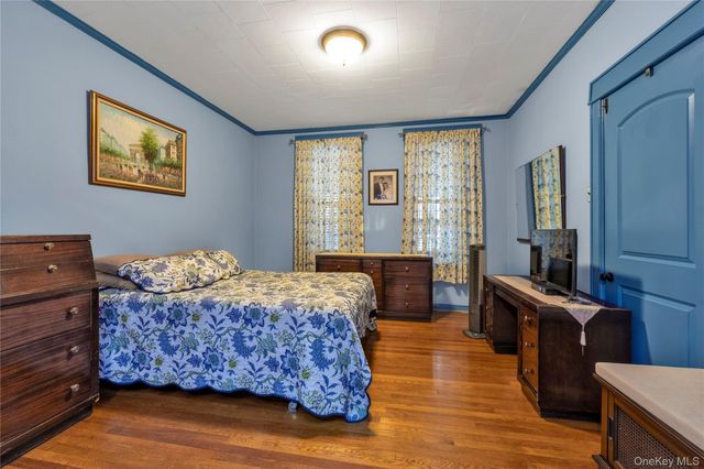 71-27 68th Street, Glendale, NY 11385