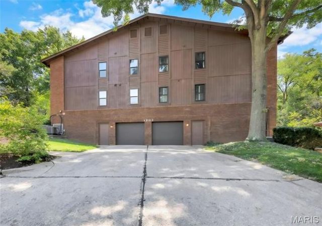 1902 Meadowtree Lane 2, St Louis, MO 63122