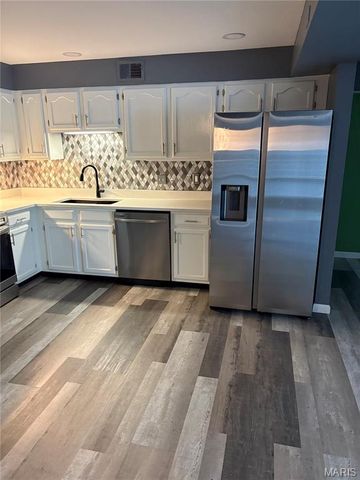 1902 Meadowtree Lane 2, St Louis, MO 63122