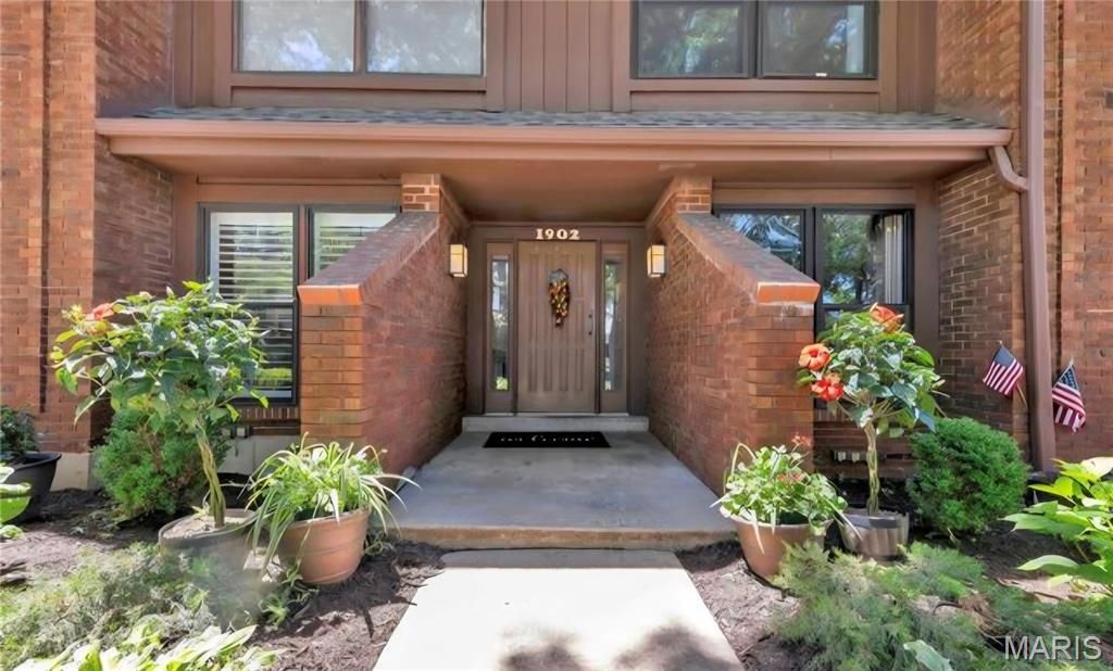 1902 Meadowtree Lane 2, St Louis, MO 63122