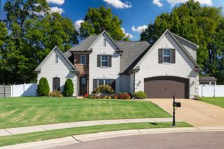 10 EUREKA TRL, Atoka, TN 38004