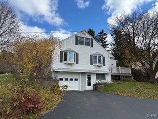 417 W Manchester Rd, Geddes, NY 13219