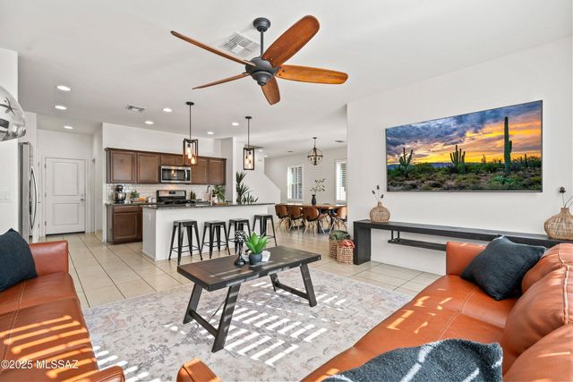 902 E Prairie Field Lane, Sahuarita, AZ 85629