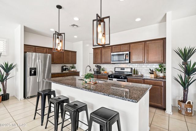 902 E Prairie Field Lane, Sahuarita, AZ 85629