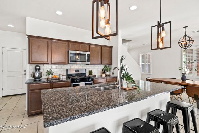 902 E Prairie Field Lane, Sahuarita, AZ 85629