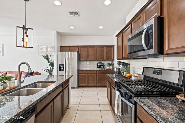 902 E Prairie Field Lane, Sahuarita, AZ 85629