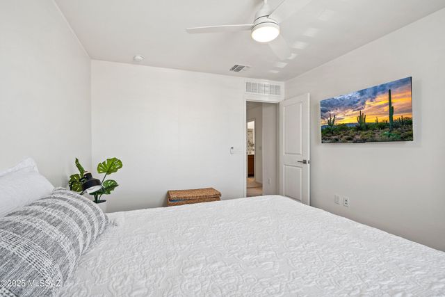 902 E Prairie Field Lane, Sahuarita, AZ 85629