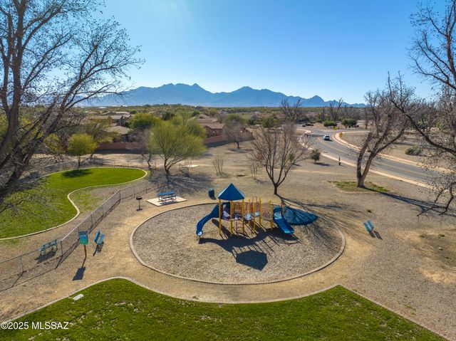 902 E Prairie Field Lane, Sahuarita, AZ 85629
