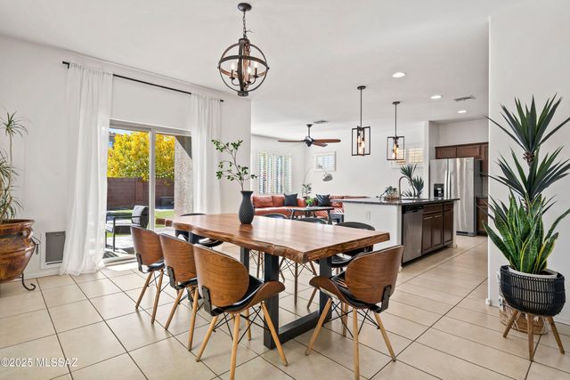 902 E Prairie Field Lane, Sahuarita, AZ 85629