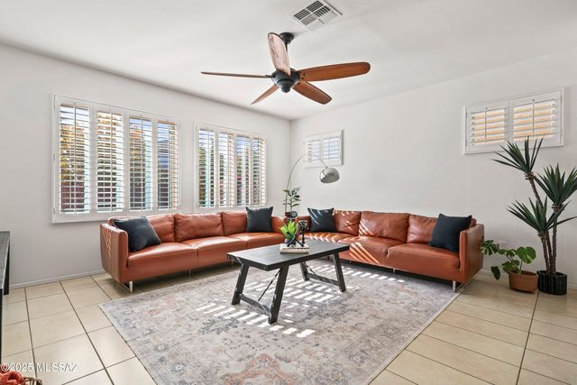 902 E Prairie Field Lane, Sahuarita, AZ 85629