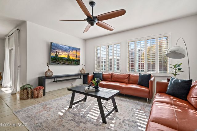 902 E Prairie Field Lane, Sahuarita, AZ 85629