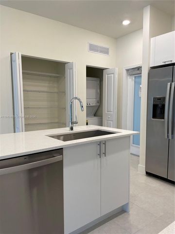 8001 NW 41st St F-108, Doral, FL 33166