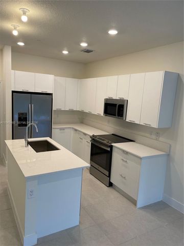 8001 NW 41st St F-108, Doral, FL 33166