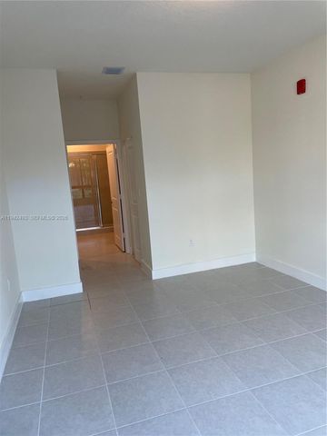 8001 NW 41st St F-108, Doral, FL 33166