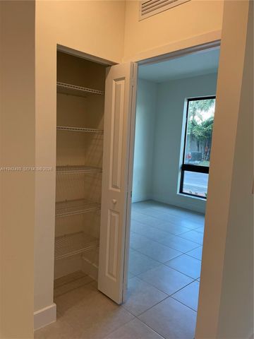 8001 NW 41st St F-108, Doral, FL 33166