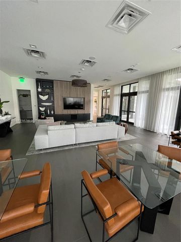 8001 NW 41st St F-108, Doral, FL 33166